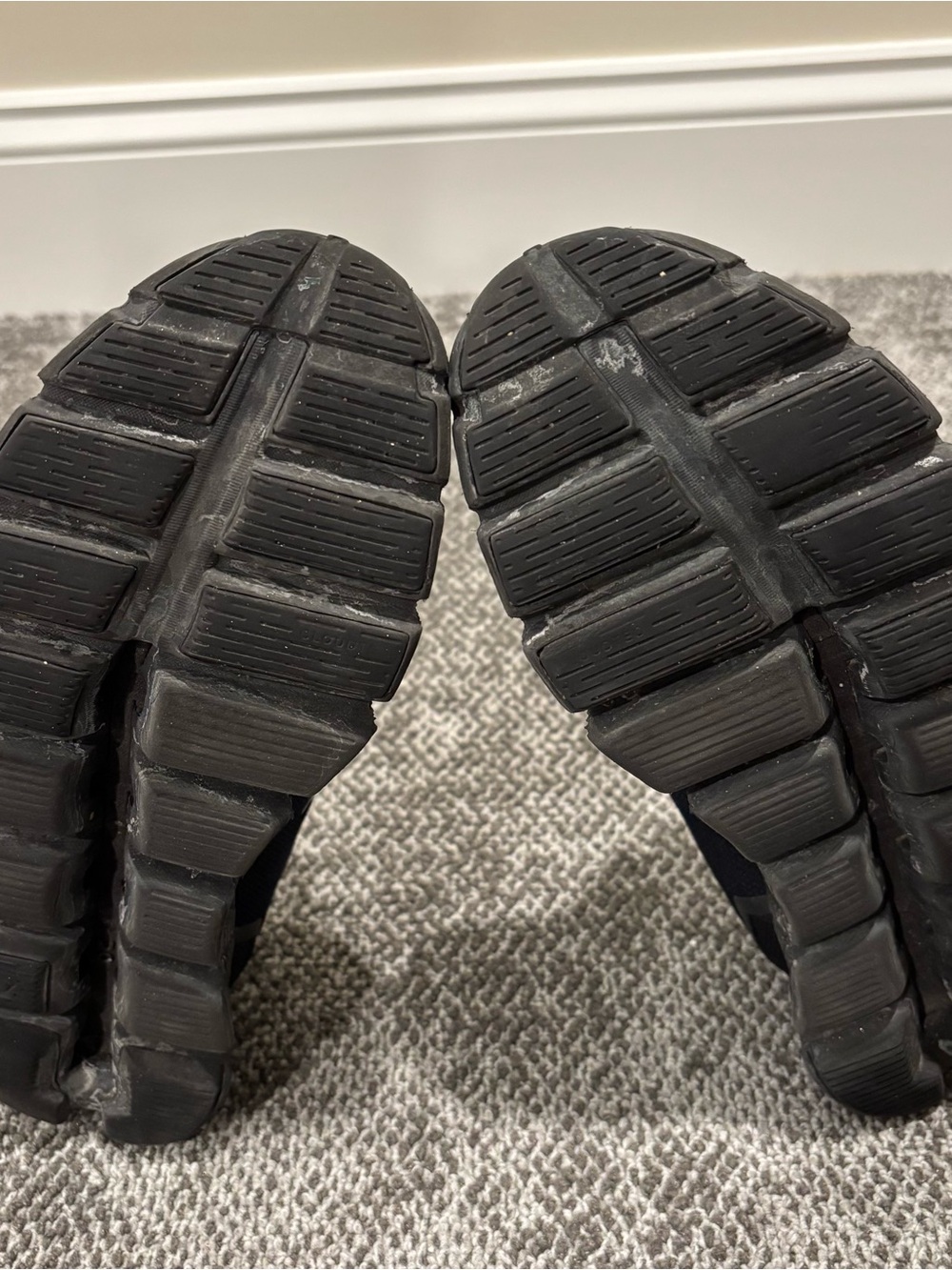 On Running Cloud 6 Triple Black Athletic Shoes Womens U.S. 9.5 - Picture 6 of 6